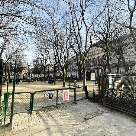 Apartment Urban Flat 52 - Charming 2 Bdr Flat In Center Of